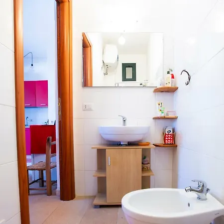 Red Flat شقة