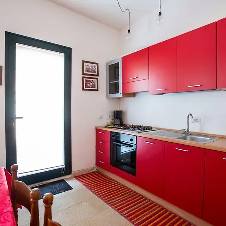 Red Flat شقة باري ساردو